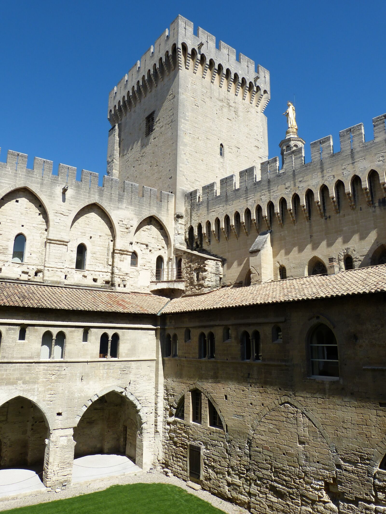 Panasonic Lumix DMC-FZ150 sample photo. Avignon, france, palais des photography