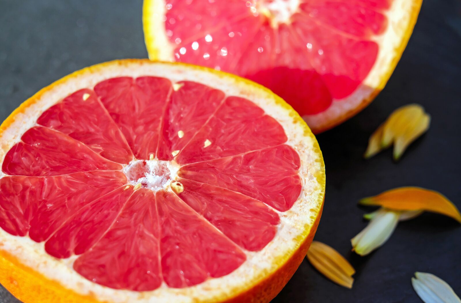 Fujifilm X-T10 + Fujifilm XF 35mm F1.4 R sample photo. Grapefruit, fruit, red photography
