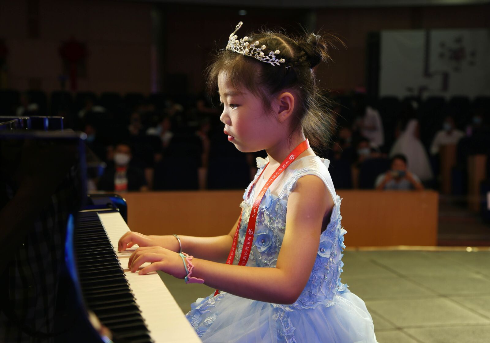 Canon EF 24-105mm F4L IS USM sample photo. Child playing piano, art photography
