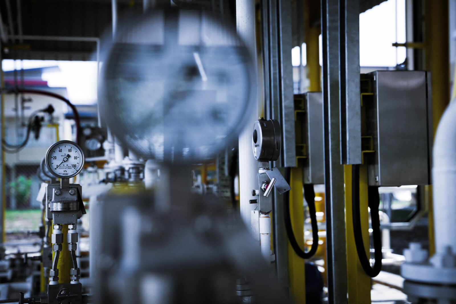 Canon EOS 5DS R sample photo. Gas, machine, meter, oil photography