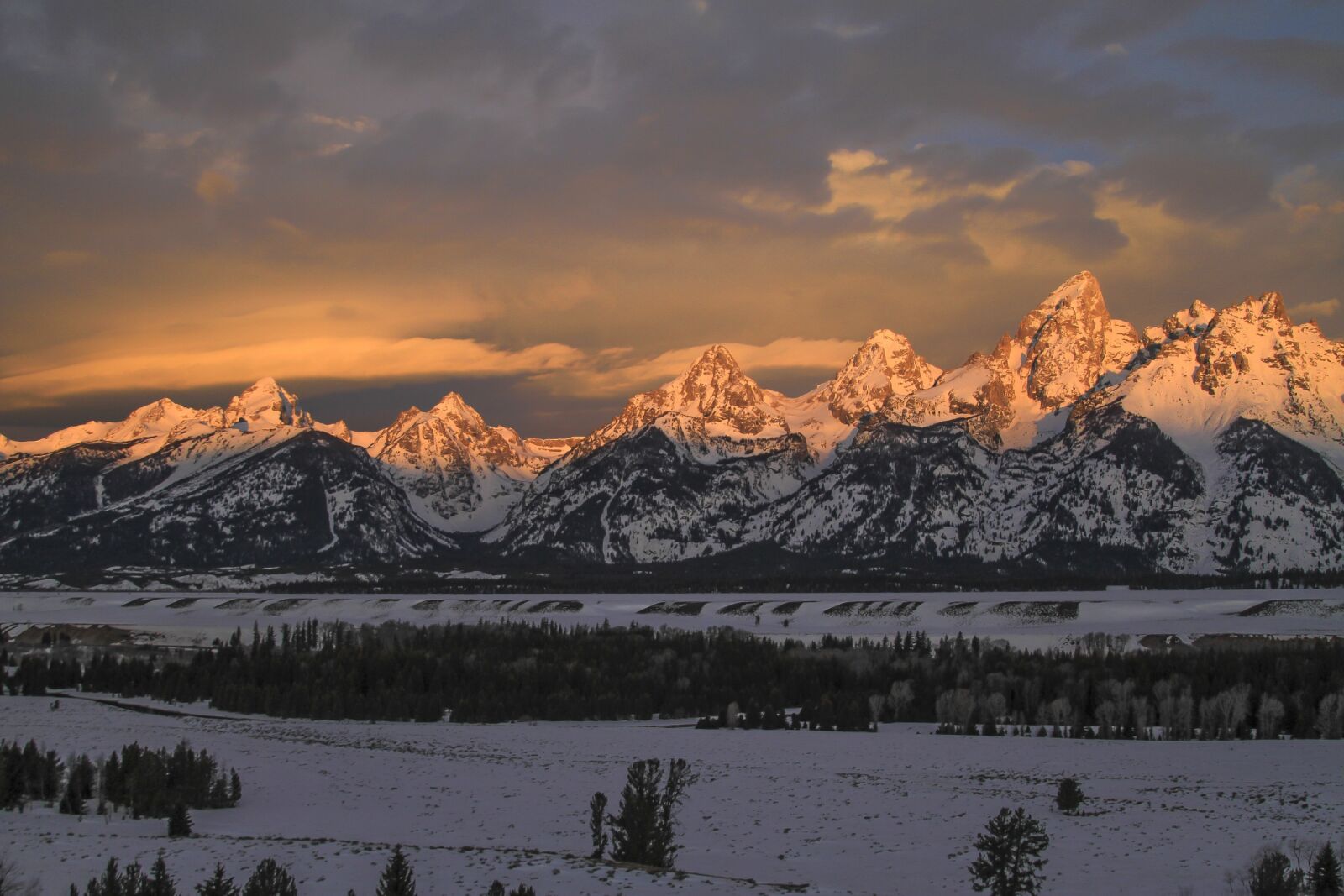 Canon EF 28-135mm F3.5-5.6 IS USM sample photo. Landscape, mountains, sunset photography