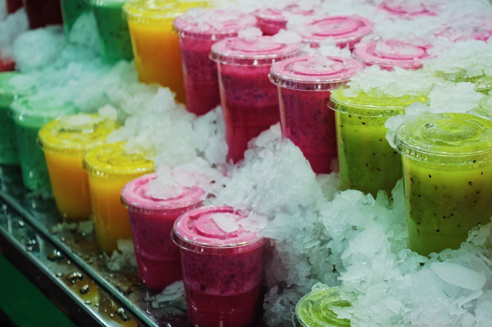 Canon EOS 450D (EOS Rebel XSi / EOS Kiss X2) sample photo. Fruit juice, smoothie, ice photography