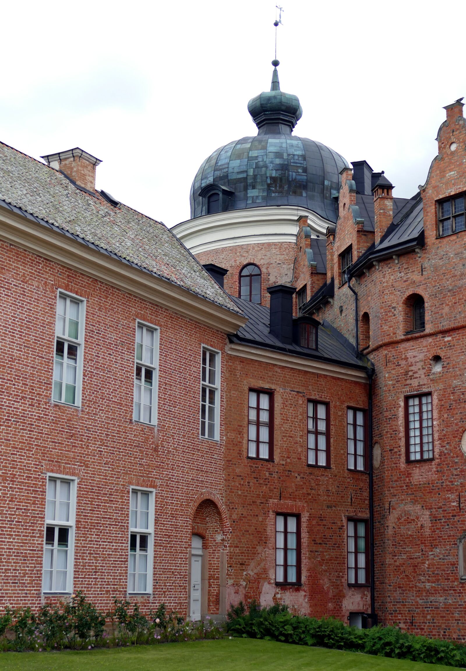 Panasonic Lumix DMC-FZ1000 sample photo. Gripsholm, sweden, historically photography