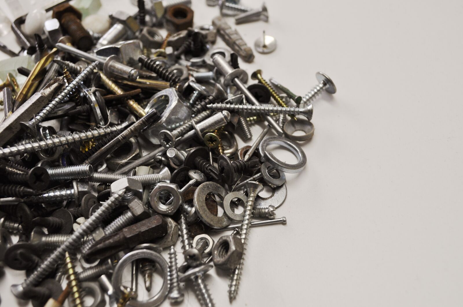 Nikon D5000 sample photo. Steel, iron, screw photography