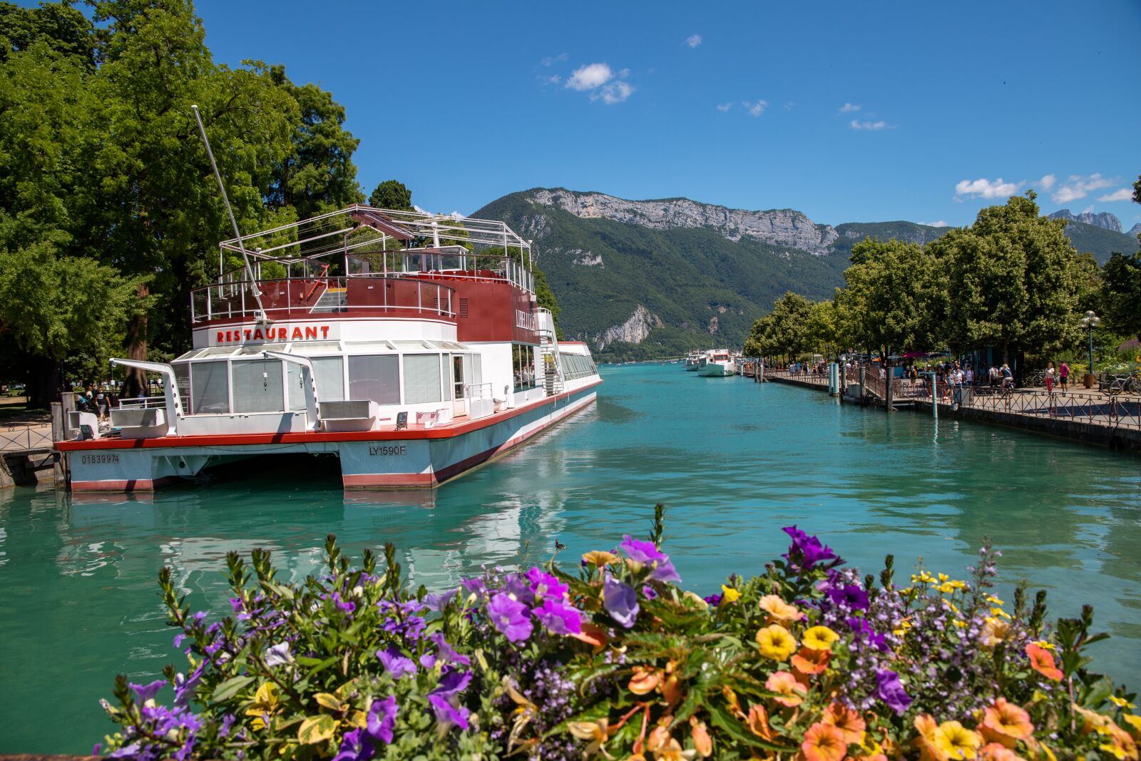 Canon EOS 6D Mark II + Canon EF 24-70mm F4L IS USM sample photo. Lake, annecy, haute-savoie photography