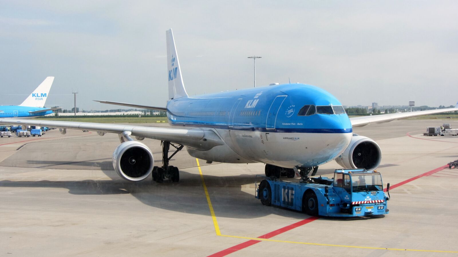Canon PowerShot SX220 HS sample photo. Plane, klm, airport photography
