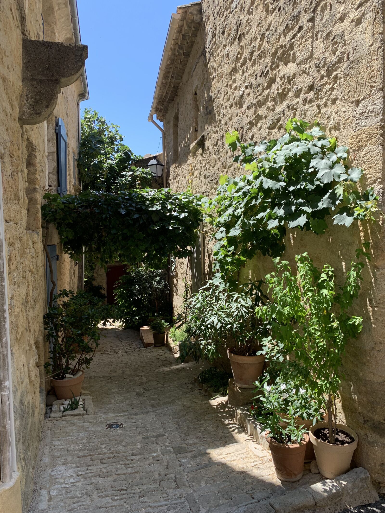 Apple iPhone XS sample photo. Ansouis, provence, village photography