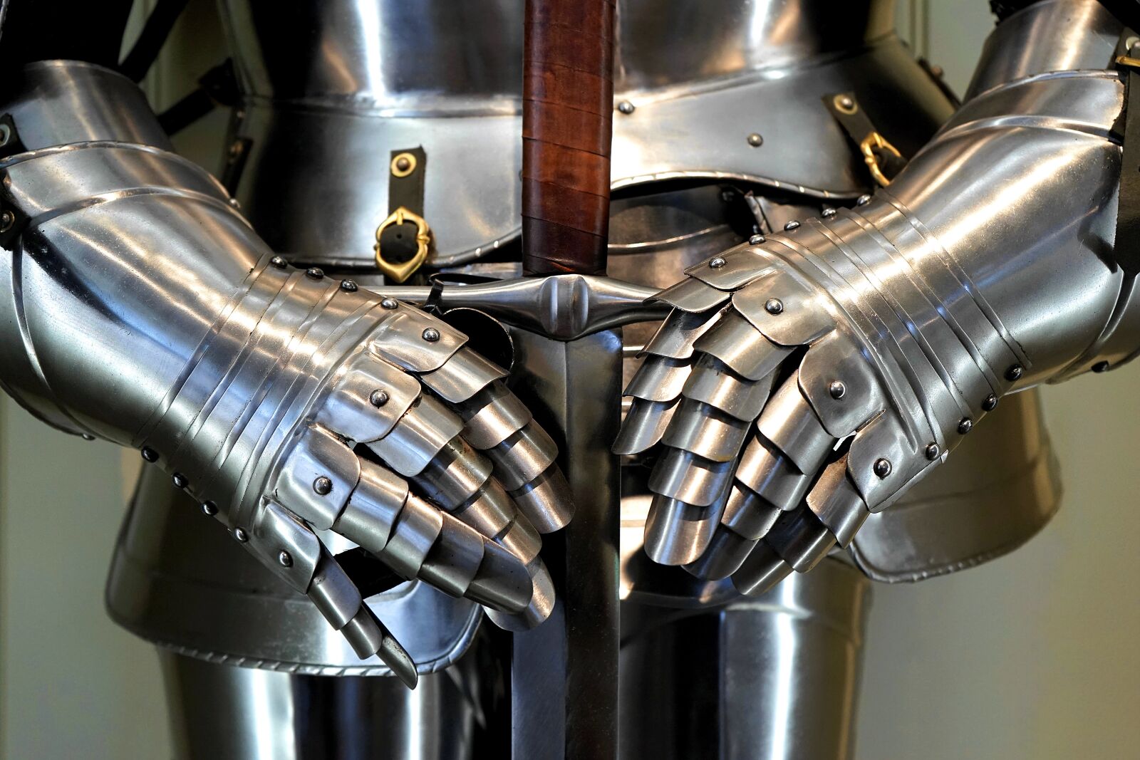 Sony a7 + Sony FE 28-70mm F3.5-5.6 OSS sample photo. Sword, armor, weapon photography