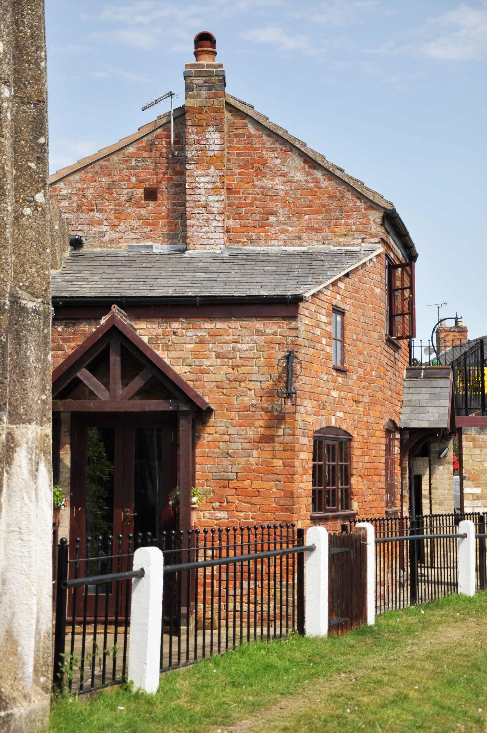 Nikon D90 sample photo. Uk, canal, brick photography