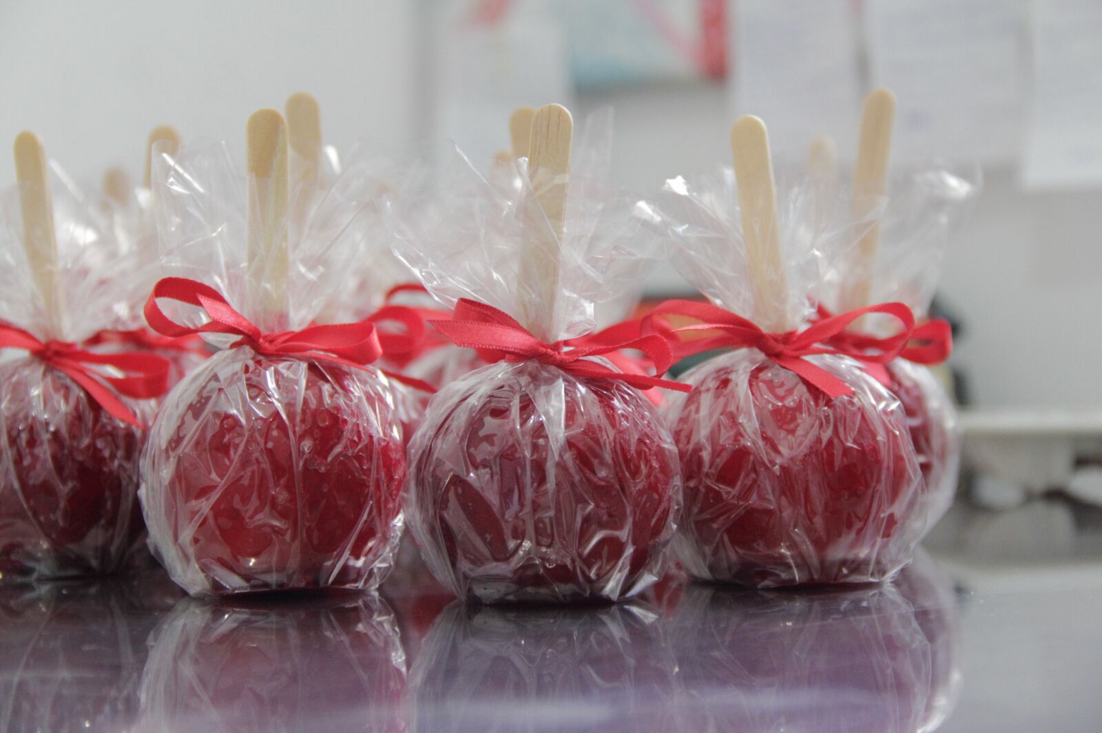 Canon EOS 550D (EOS Rebel T2i / EOS Kiss X4) sample photo. Apple, the apple of photography