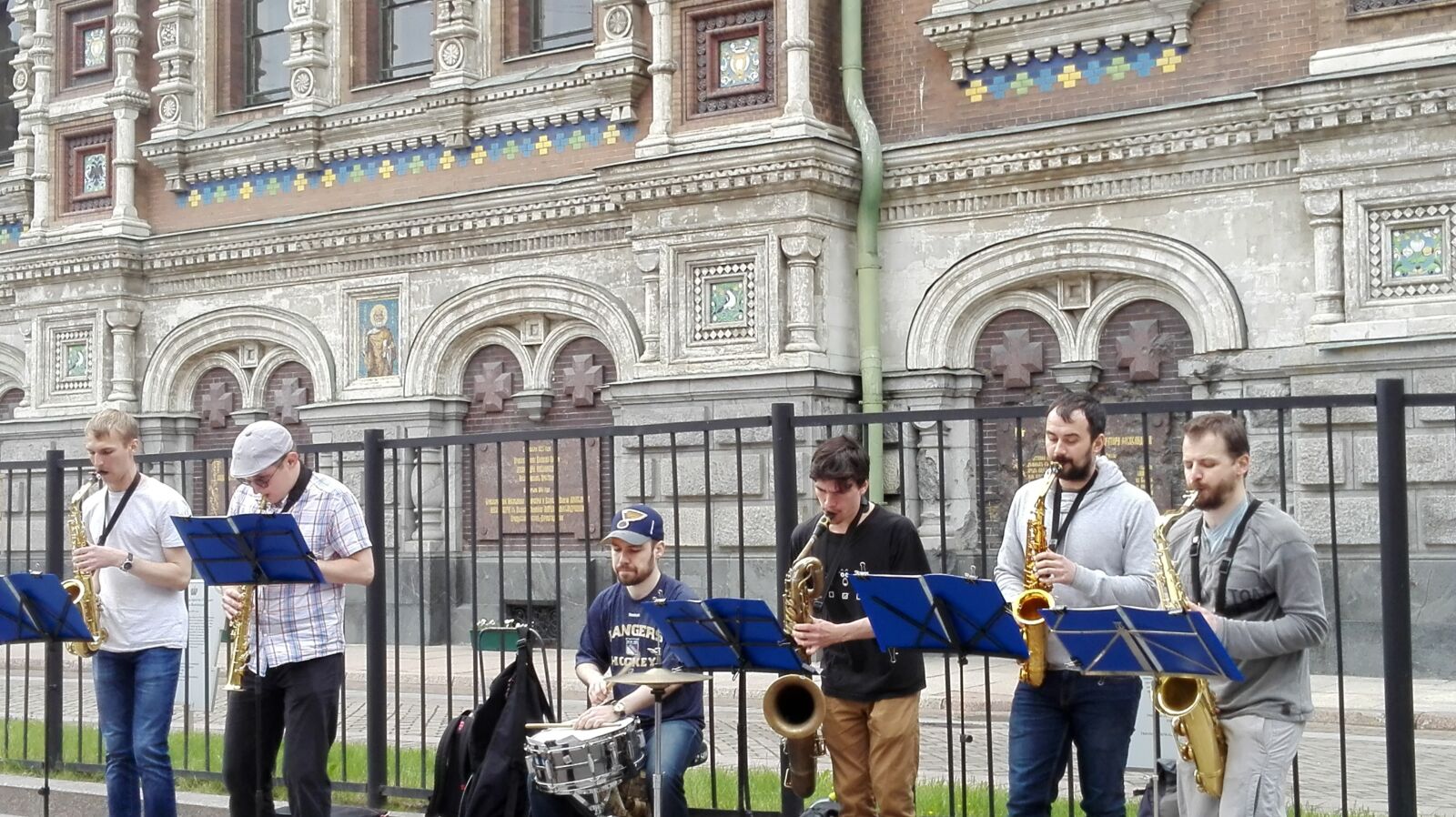 HUAWEI Che2-L11 sample photo. City, travel, music photography