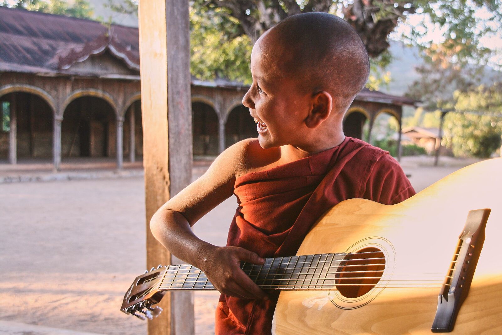 Canon EOS 400D (EOS Digital Rebel XTi / EOS Kiss Digital X) sample photo. Boy, monk, myanmar photography