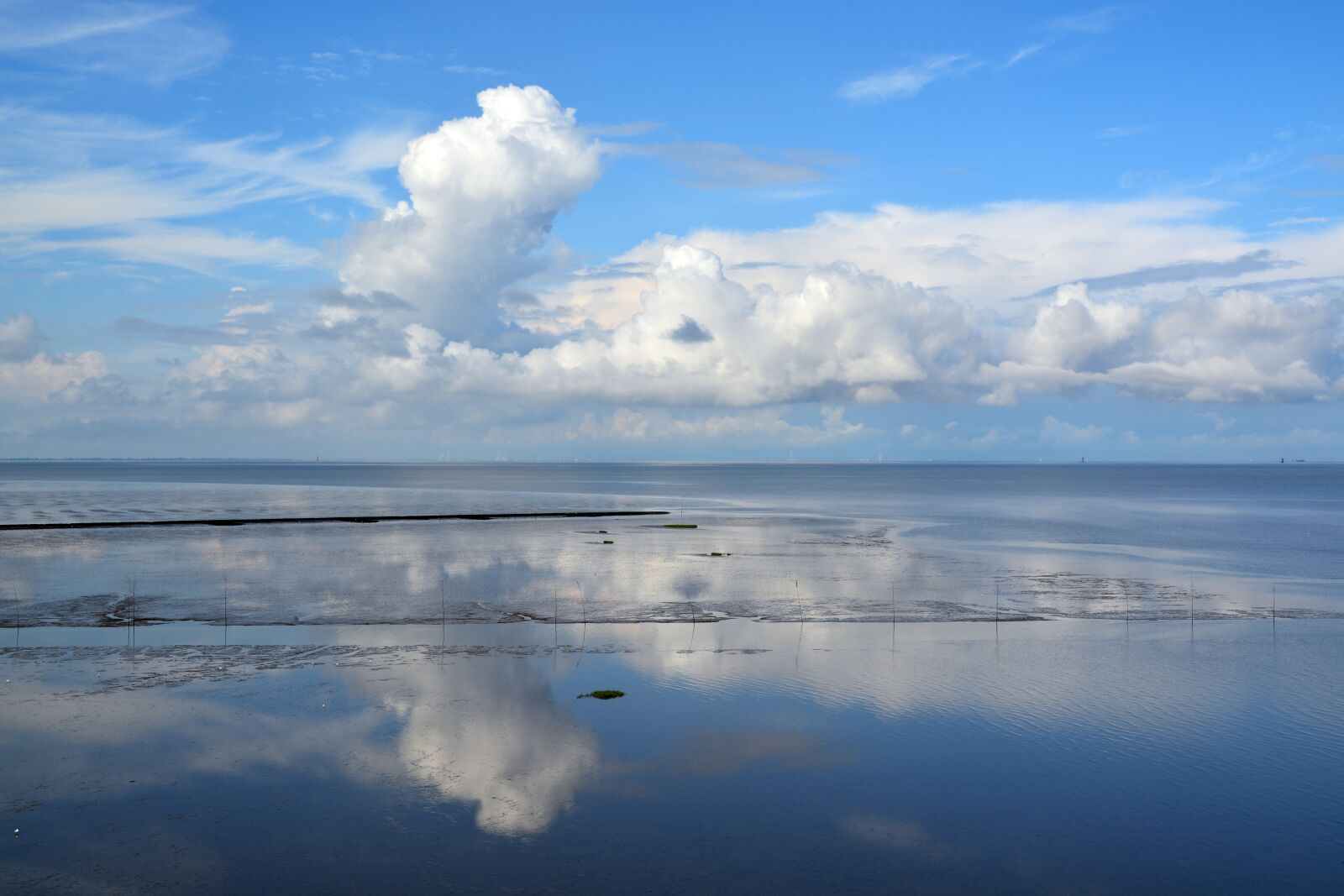 Nikon D5200 sample photo. Clouds, sky, mirroring photography