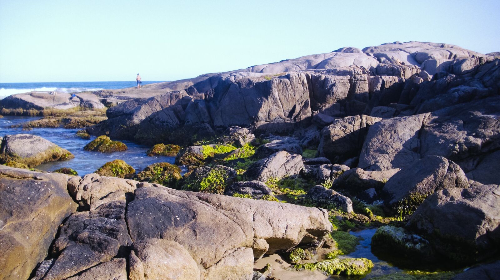 PENTACON DCZ 10.4 sample photo. Beach, rocks, stone photography