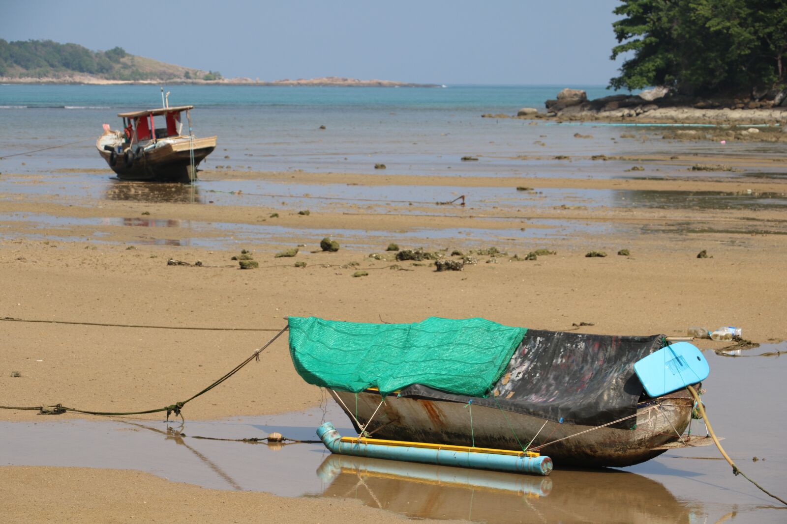 Canon EOS 750D (EOS Rebel T6i / EOS Kiss X8i) sample photo. Low tide, boat, mar photography
