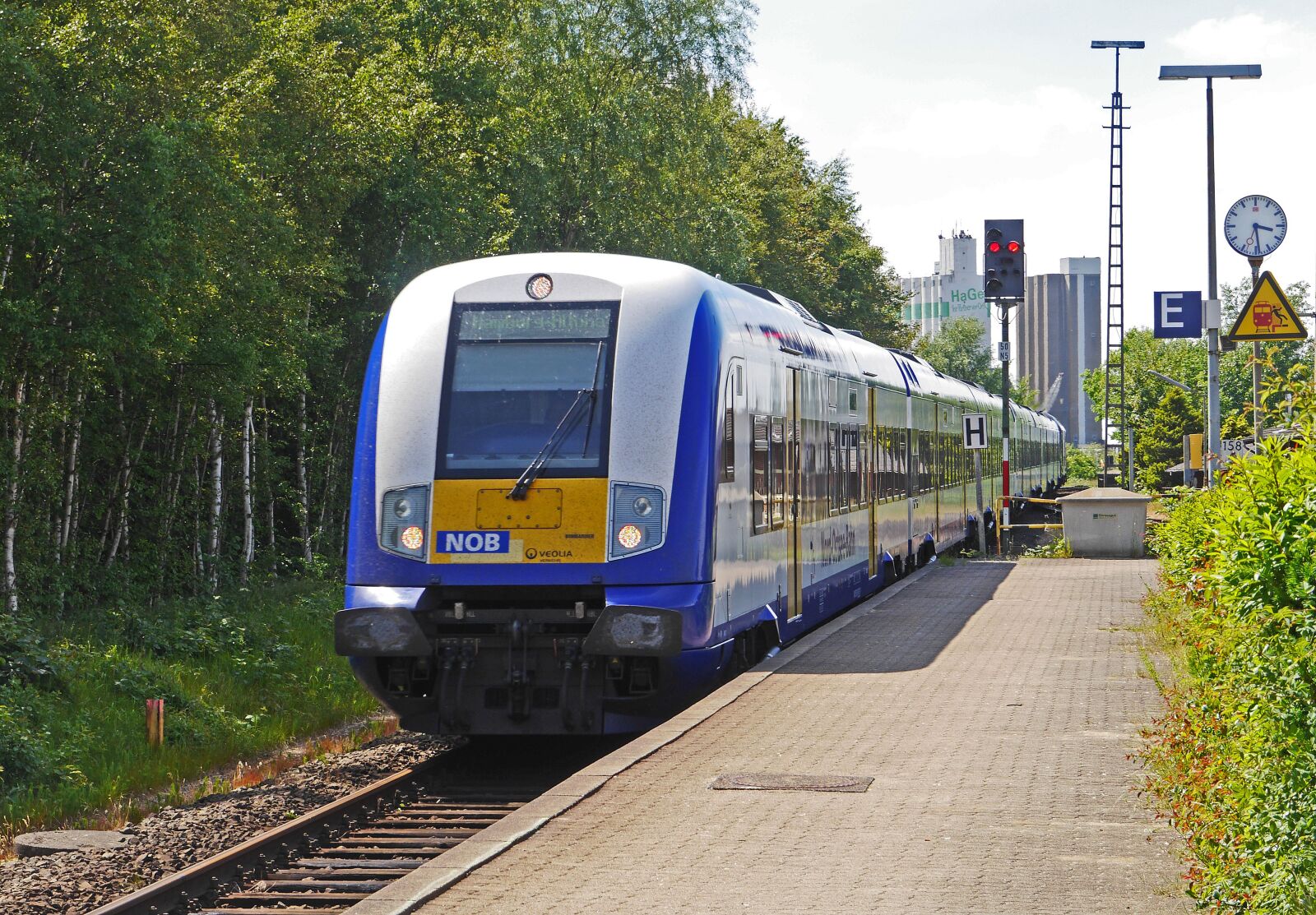 Panasonic Lumix DMC-GH3 sample photo. Regional train, husum hbf photography