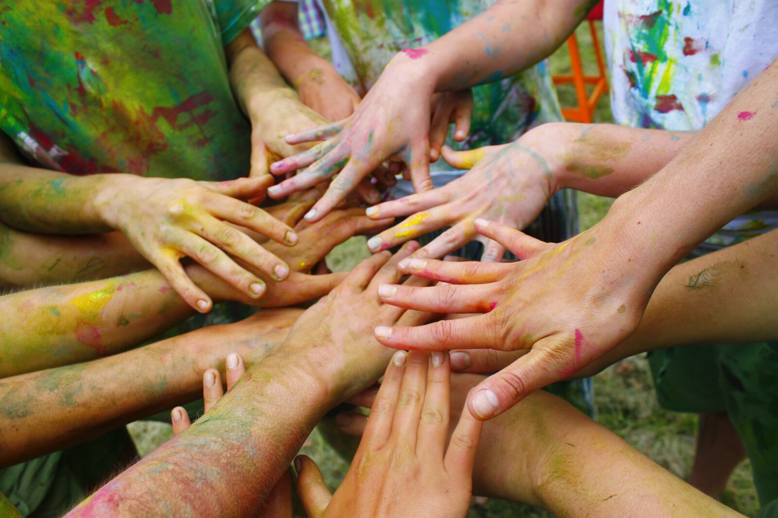 Canon EOS 1100D (EOS Rebel T3 / EOS Kiss X50) sample photo. Hands, colorful, paint photography