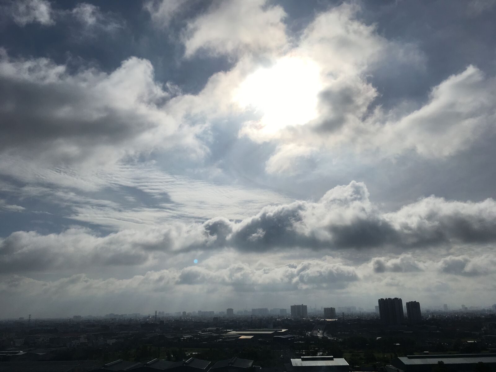 iPhone SE back camera 4.15mm f/2.2 sample photo. Sky, clouds, mountain photography