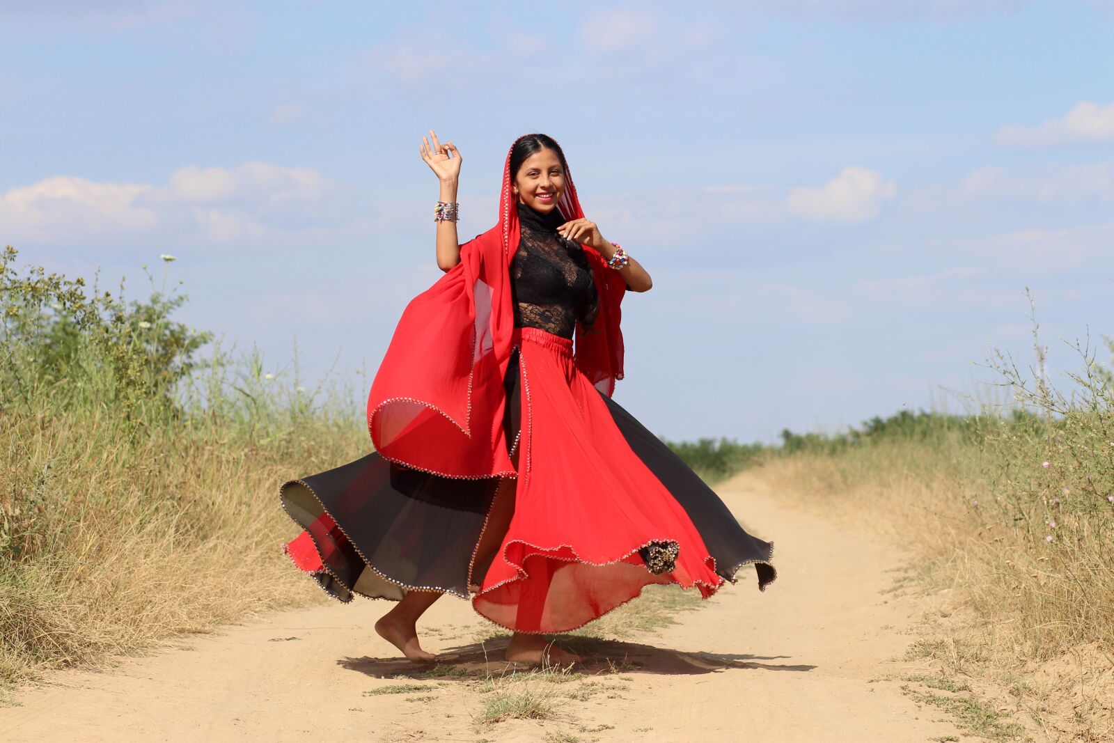 Canon EOS 700D (EOS Rebel T5i / EOS Kiss X7i) + Canon EF 85mm F1.8 USM sample photo. Girl, indian, dance photography