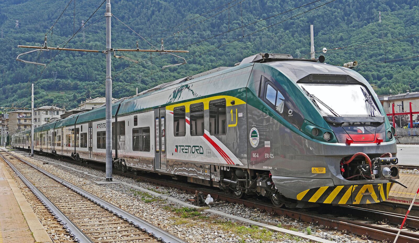 Panasonic Lumix DMC-GH3 sample photo. Italy, rail- cars, regional photography