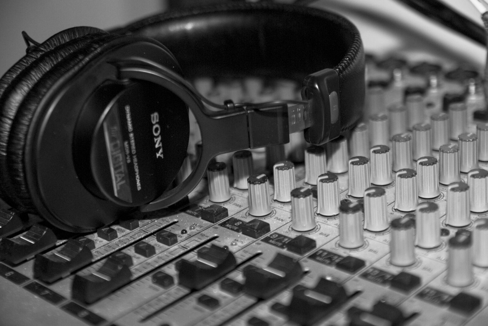 Nikon D60 sample photo. Beats, dj, music photography