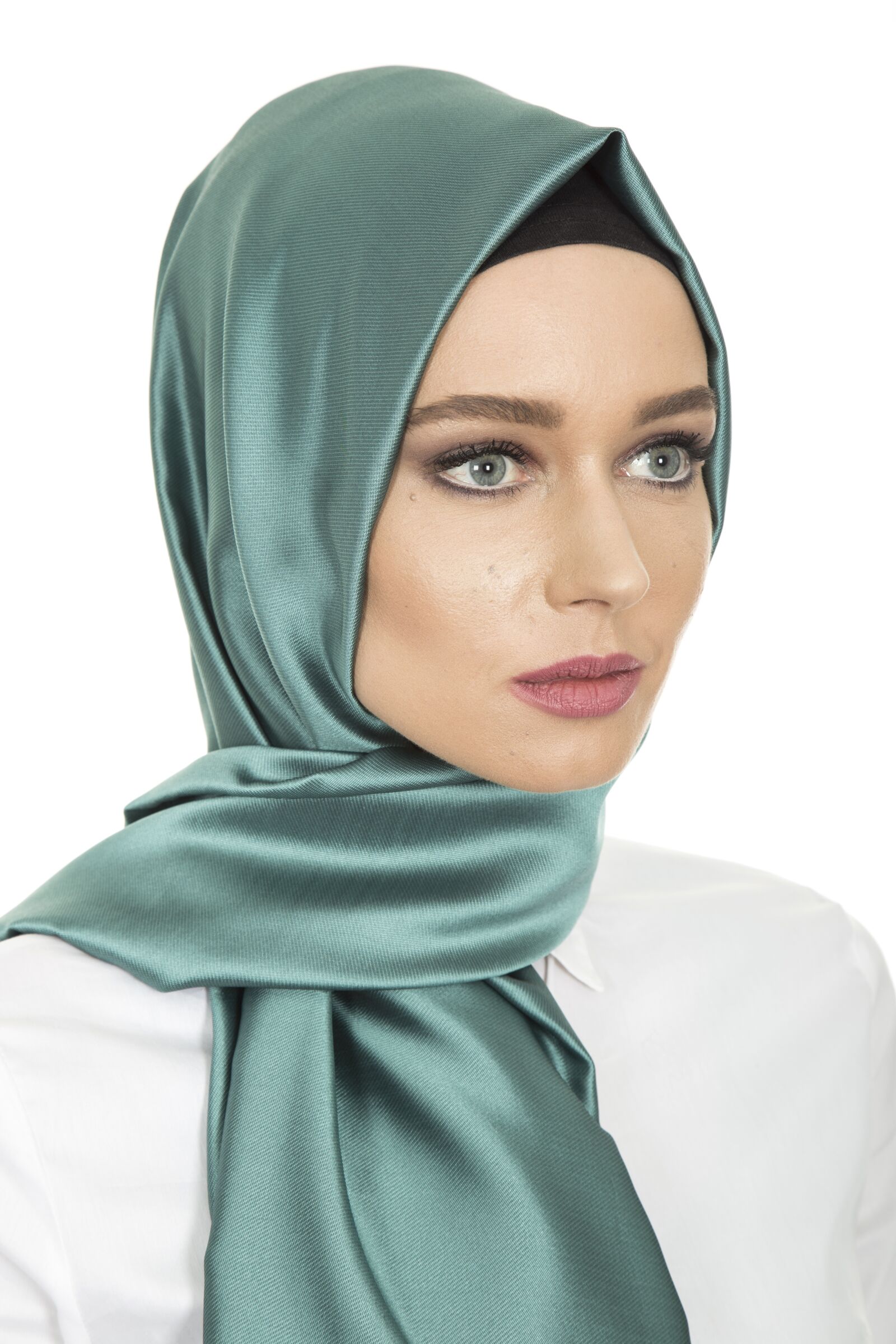 Canon EOS 6D + Canon EF 24-105mm F4L IS USM sample photo. Hijab, head cover, hair photography