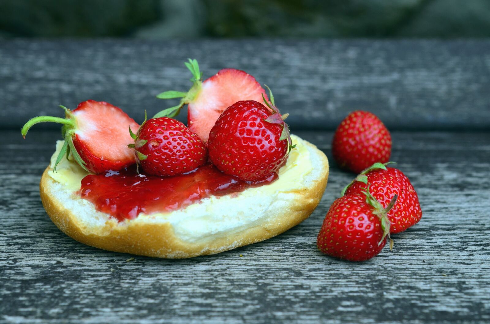 Nikon D5100 sample photo. Strawberry, cake, jam, food photography
