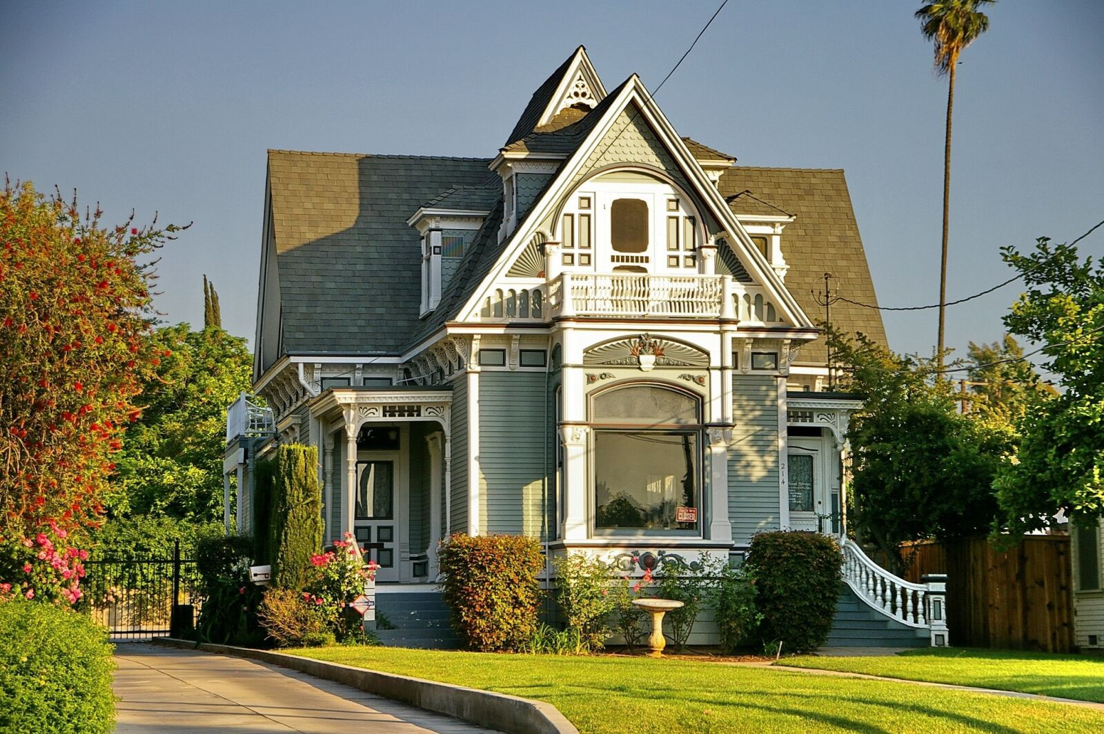 Pentax *ist DS sample photo. Victorian style, redlands, historic photography