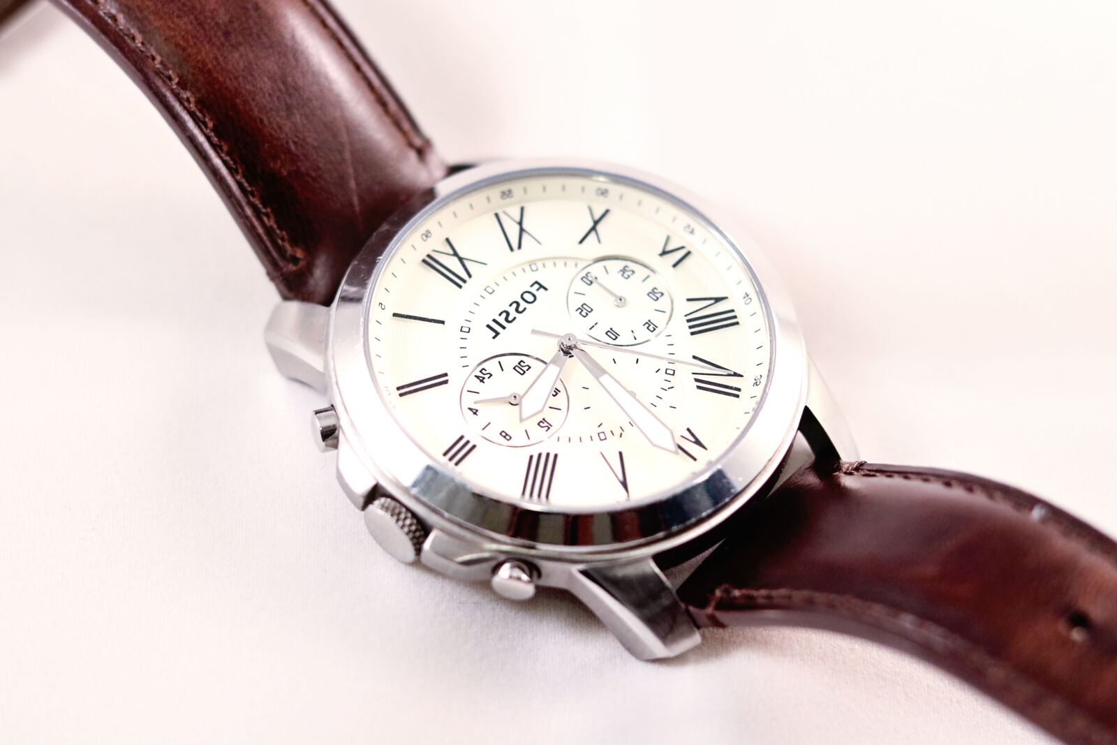 Canon EOS 760D (EOS Rebel T6s / EOS 8000D) sample photo. Wristwatch, bracelet, metal, leather photography