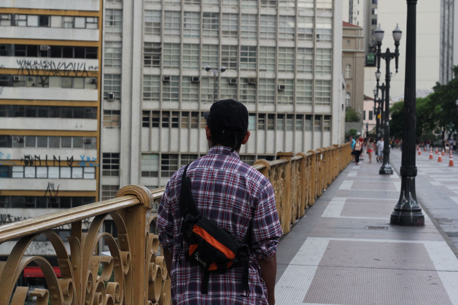 Canon EOS 550D (EOS Rebel T2i / EOS Kiss X4) sample photo. Boy, brasil, center, centro photography