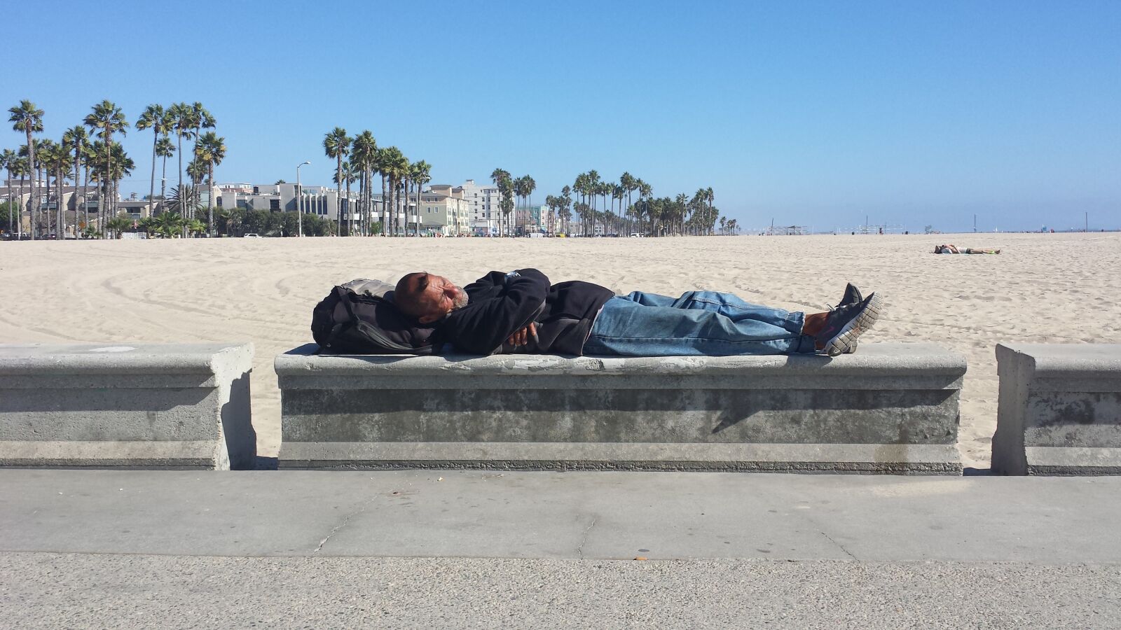 Samsung Galaxy S4 sample photo. Beach, homeless, venice beach photography