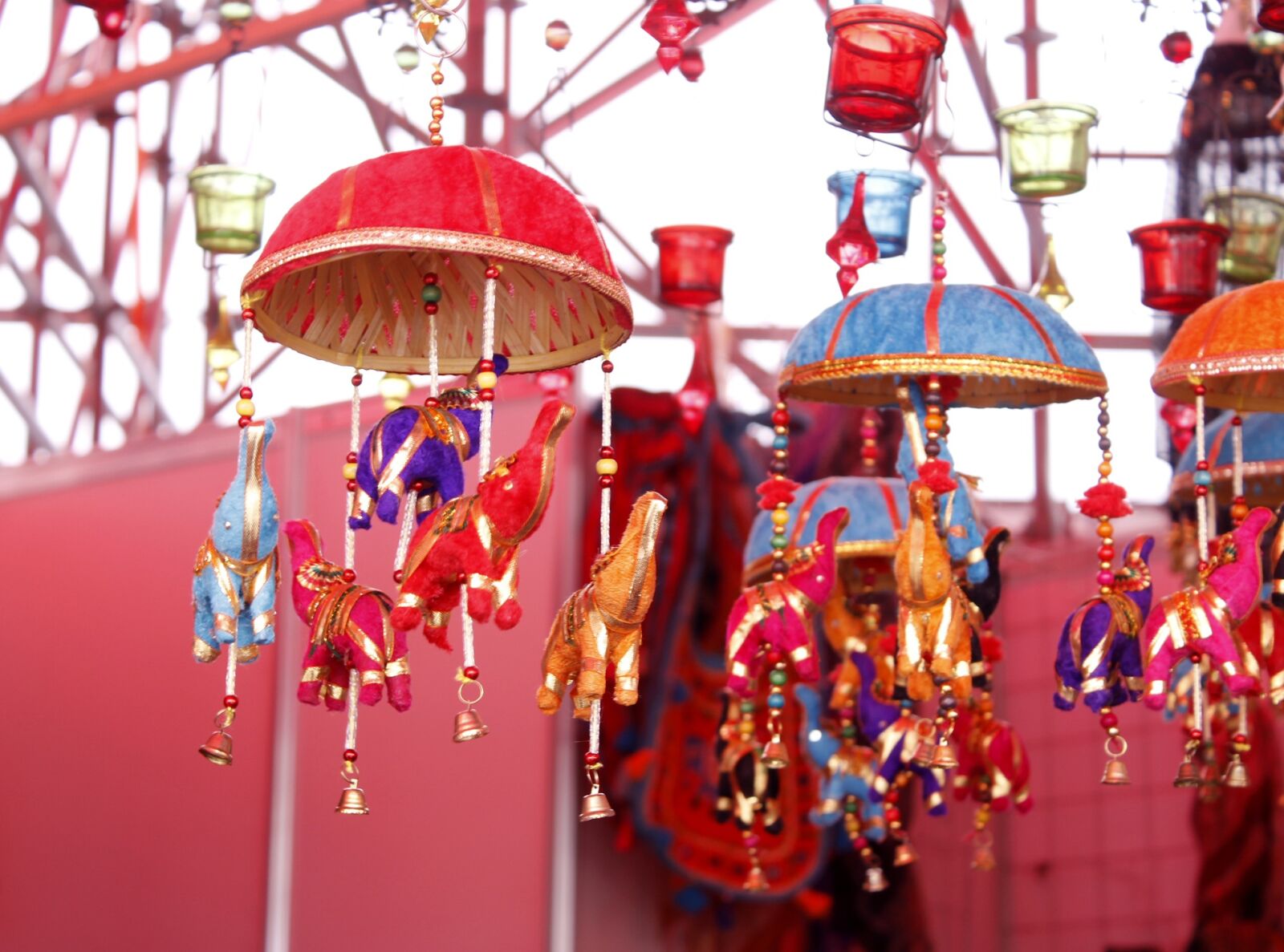 Canon EOS 1100D (EOS Rebel T3 / EOS Kiss X50) sample photo. Network, red, trim photography