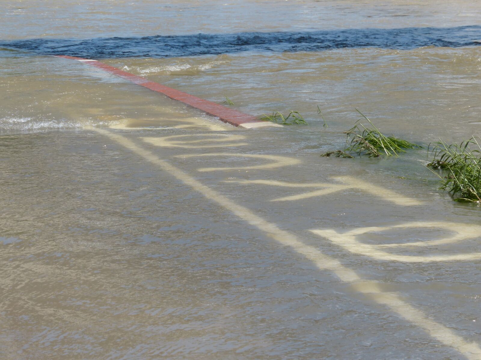 Panasonic Lumix DMC-FZ200 sample photo. Danube, high water, cycle photography