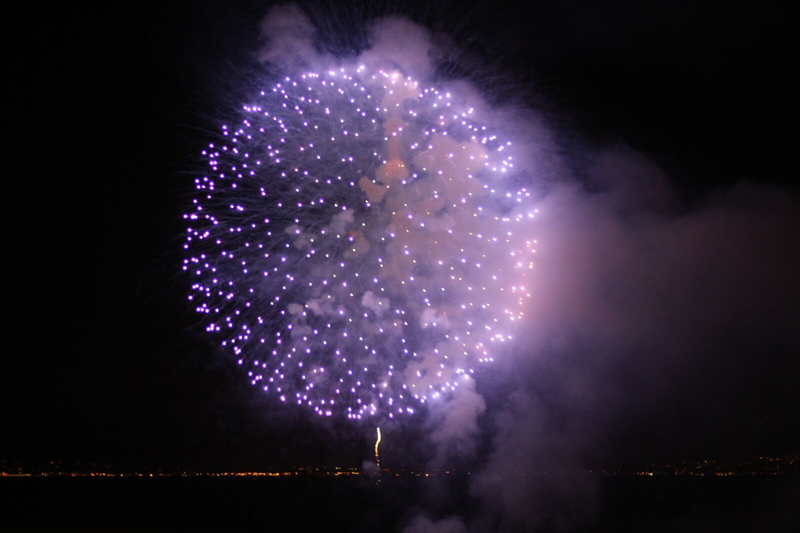 Canon EOS 1300D (EOS Rebel T6 / EOS Kiss X80) + Canon EF 50mm F1.8 STM sample photo. Fireworks, blue, light photography