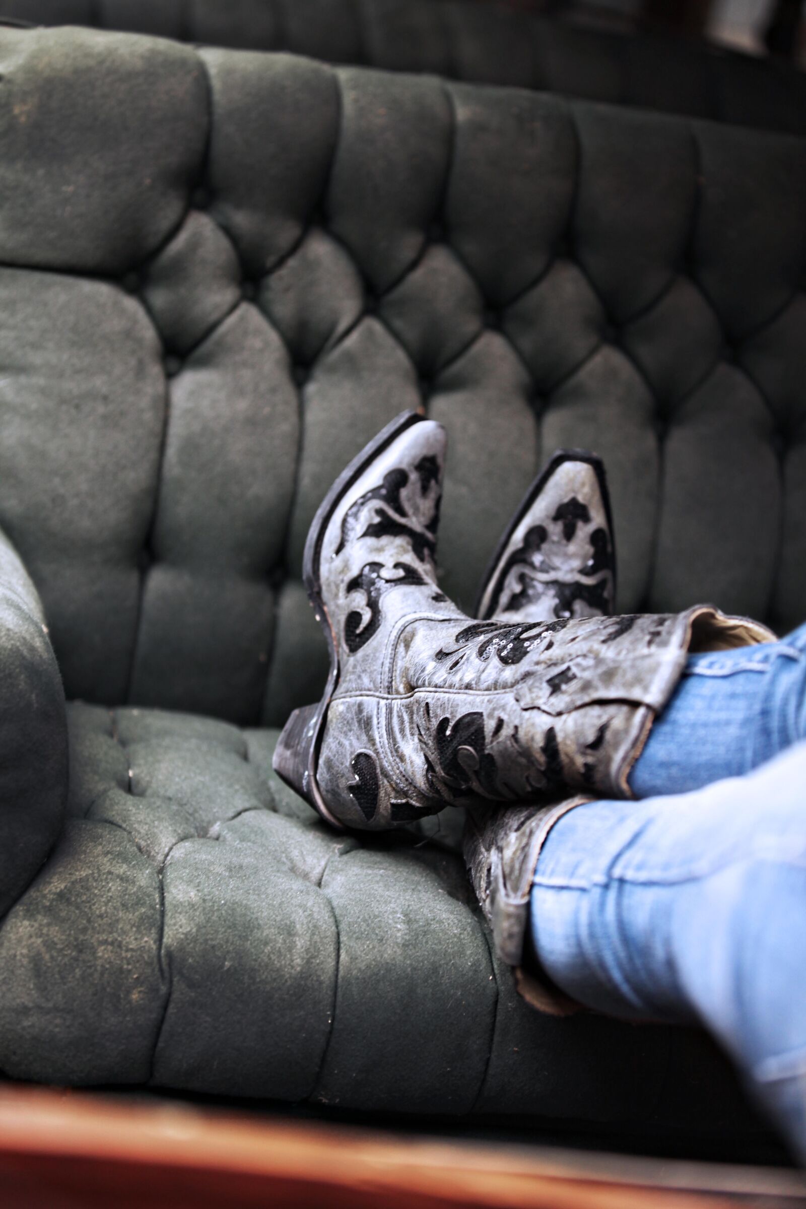 Canon EOS 5D Mark II sample photo. Boots, leather boots, cowgirl photography
