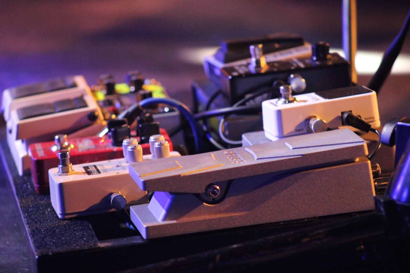 Canon EF 75-300mm f/4-5.6 sample photo. Guitar, pedal, electric photography