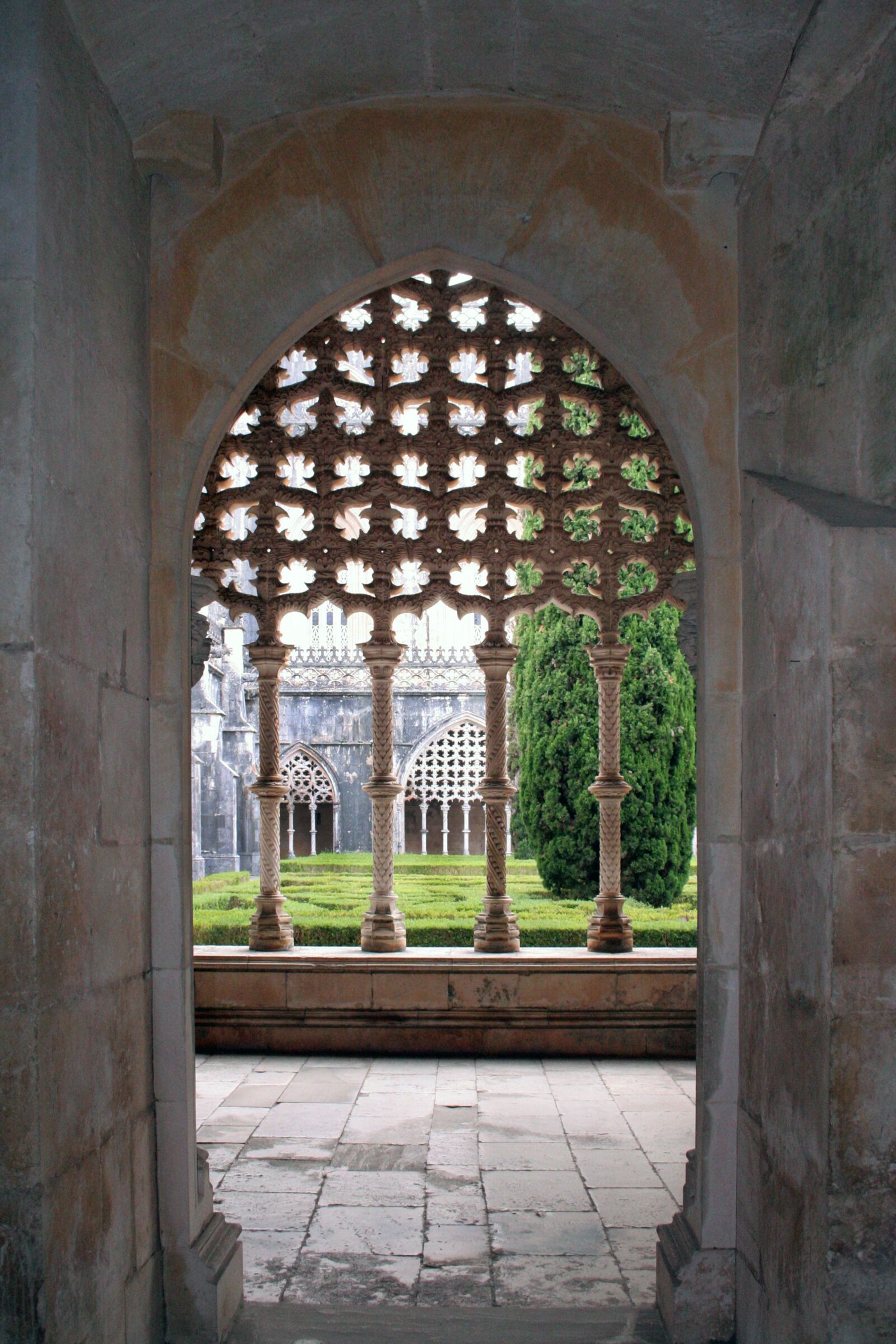 Canon EOS 350D (EOS Digital Rebel XT / EOS Kiss Digital N) sample photo. Portugal, batalha, santa maria photography