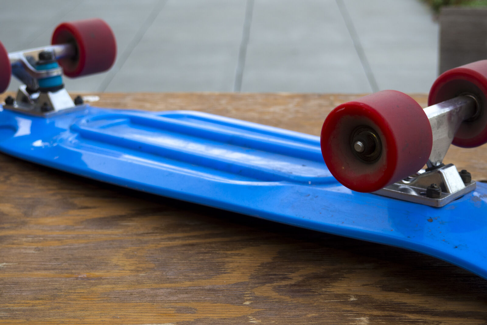 Olympus OM-D E-M10 II sample photo. Blue, board, longboard, red photography