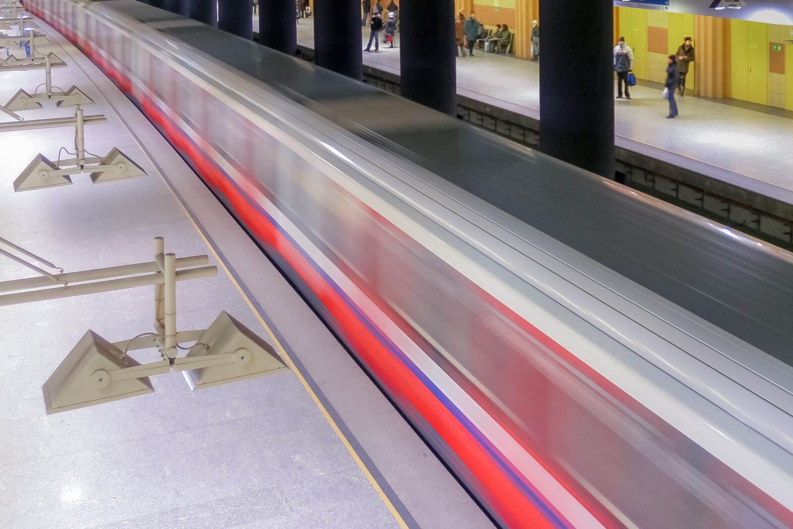 Canon EOS 10D sample photo. Metro, subway, speed photography