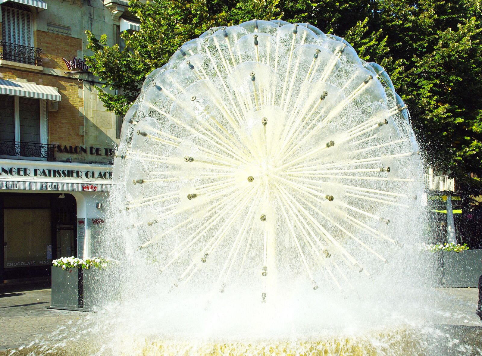 Pentax K200D sample photo. Reims, fountain, jet photography
