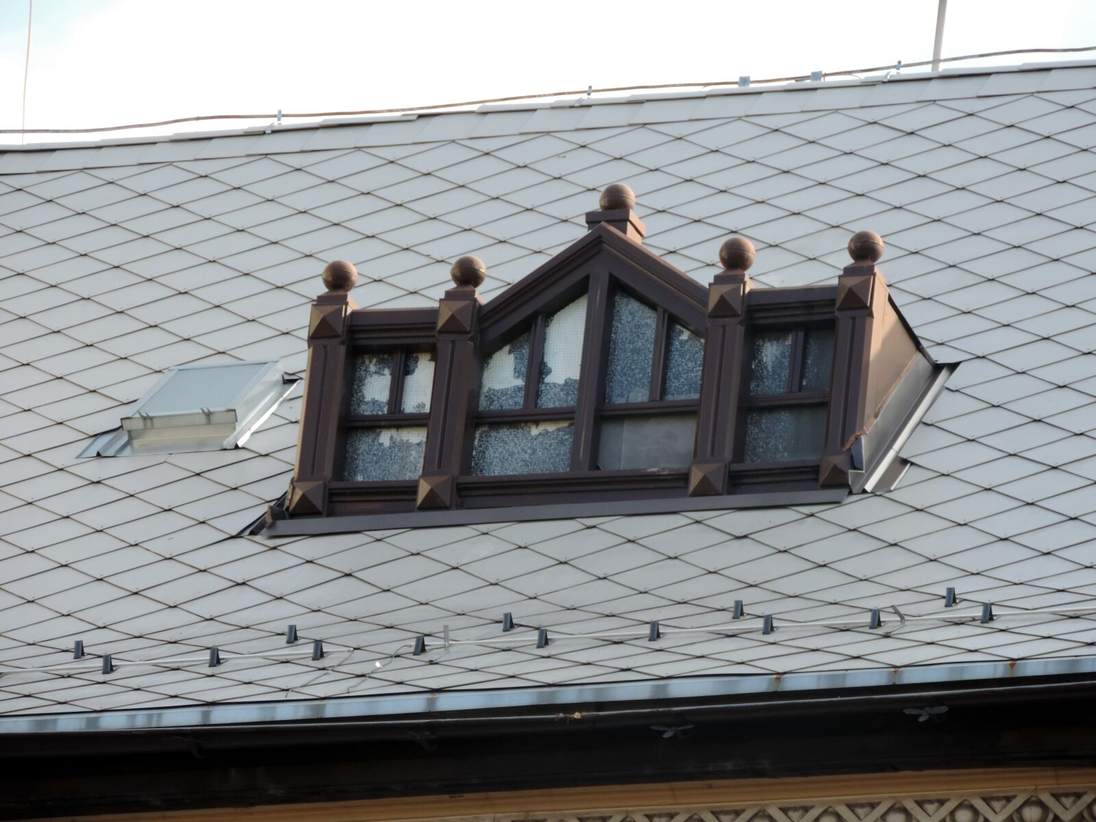 Nikon Coolpix P520 sample photo. Roof, rooftop, building, framework photography