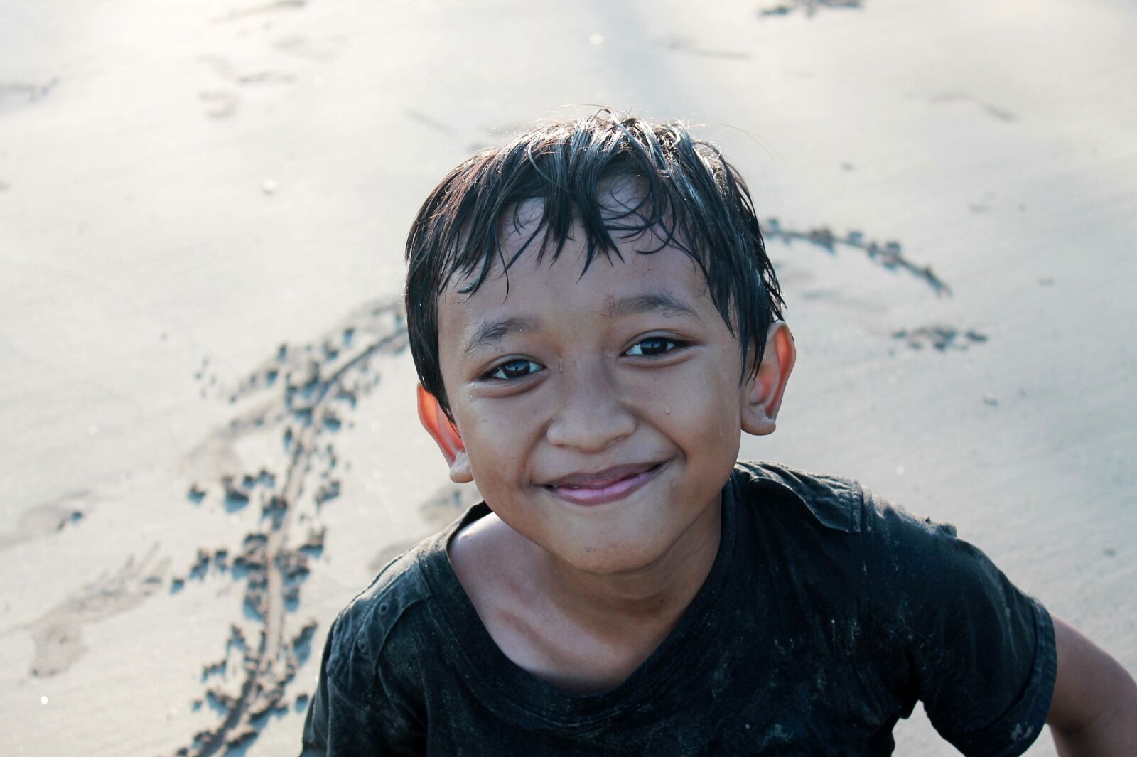 Canon EOS 1100D (EOS Rebel T3 / EOS Kiss X50) sample photo. Boys, beach, sand photography
