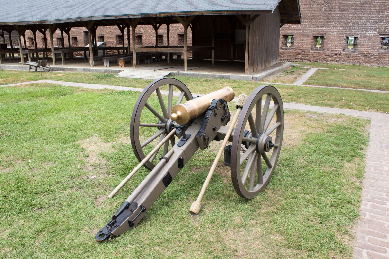 Canon EOS 600D (Rebel EOS T3i / EOS Kiss X5) sample photo. Confederate cannon, fort james photography