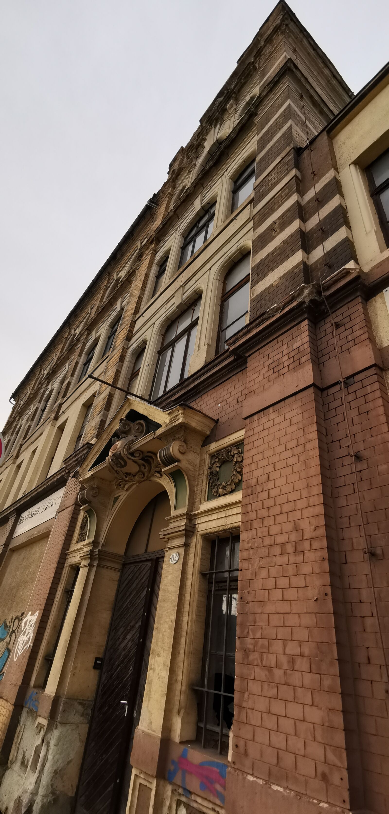 HUAWEI Mate 20 Pro sample photo. Architecture, building, goal photography