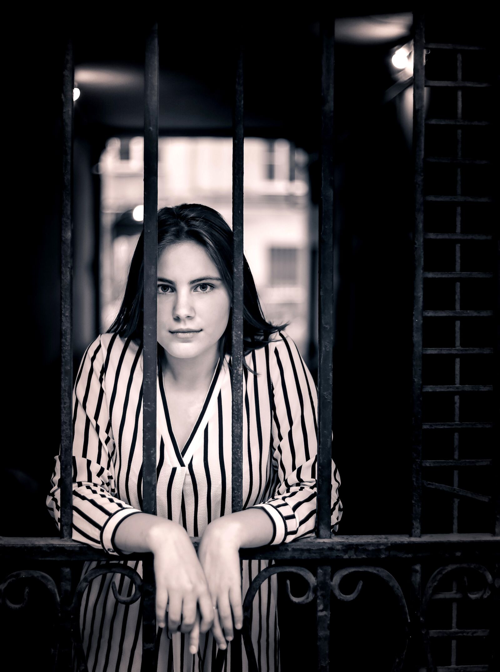 Canon EOS 5D Mark IV sample photo. Girl, grille, black and photography