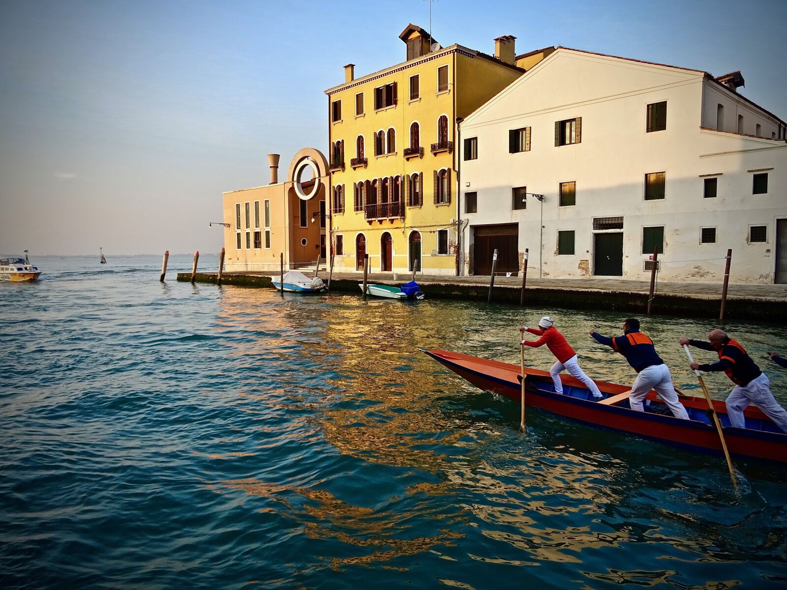 Sony DSC-HX60 sample photo. Gondola, waters, channel photography