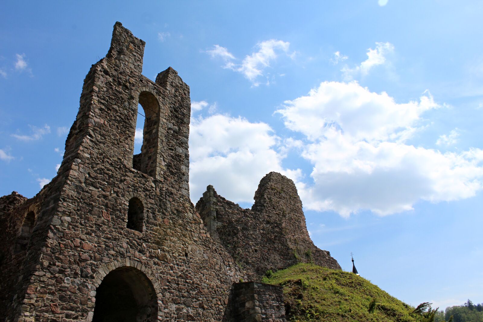 Canon EOS 1200D (EOS Rebel T5 / EOS Kiss X70 / EOS Hi) sample photo. Castle, ruins, middle ages photography