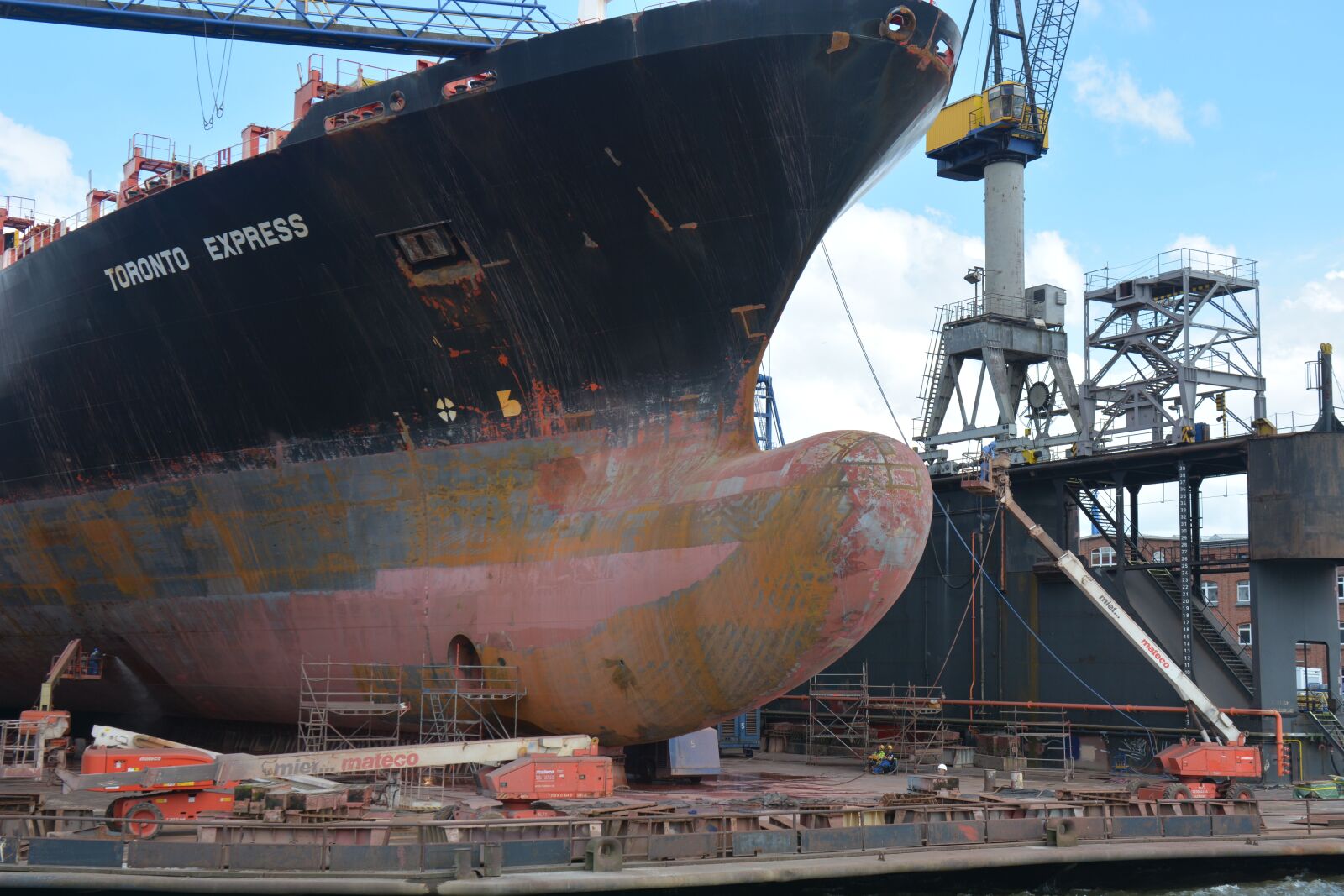 Nikon D7100 sample photo. Hamburg, shipyard, repair photography