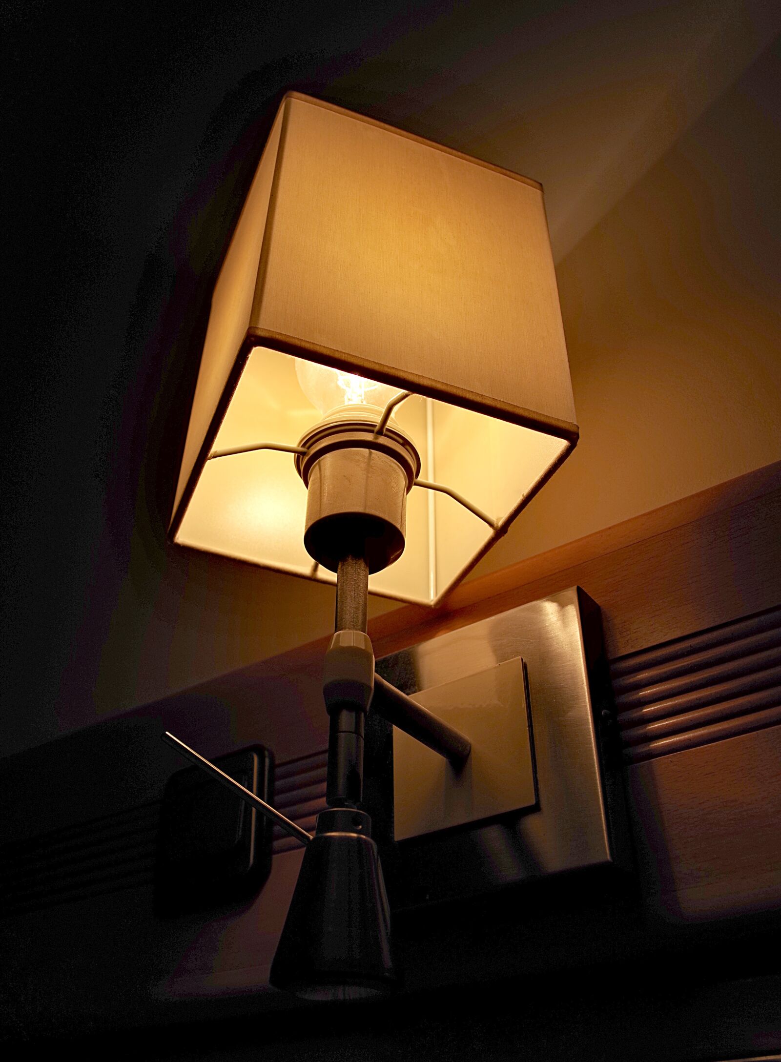 Pentax K-S2 sample photo. Replacement lamp, night, light photography