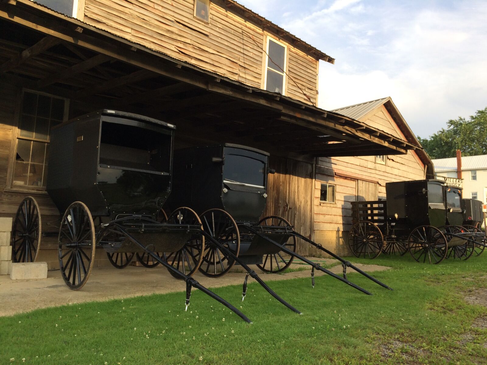 iPhone 5s back camera 4.15mm f/2.2 sample photo. Amish, buggies, barn photography